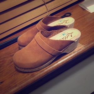 Lotta Brown Oiled Leather Swedish Wooden Clogs